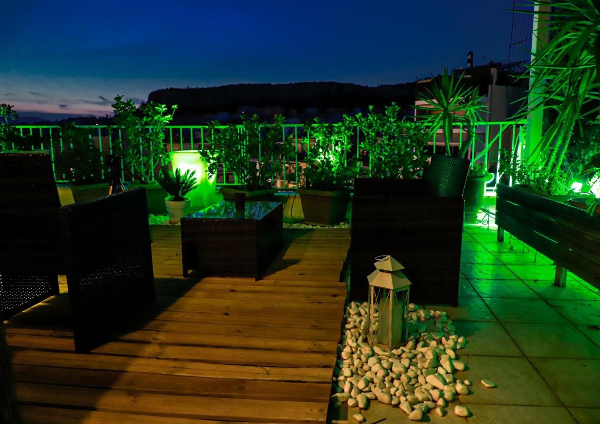 Renovated Apartment With Roof Garden Access, 15 M Walk To Acropolis Atény Exteriér fotografie